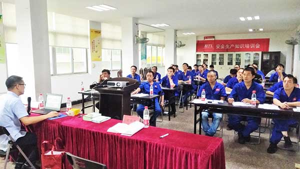 員工安全教育培訓(xùn)02.jpg 員工安全教育培訓(xùn)02.jpg